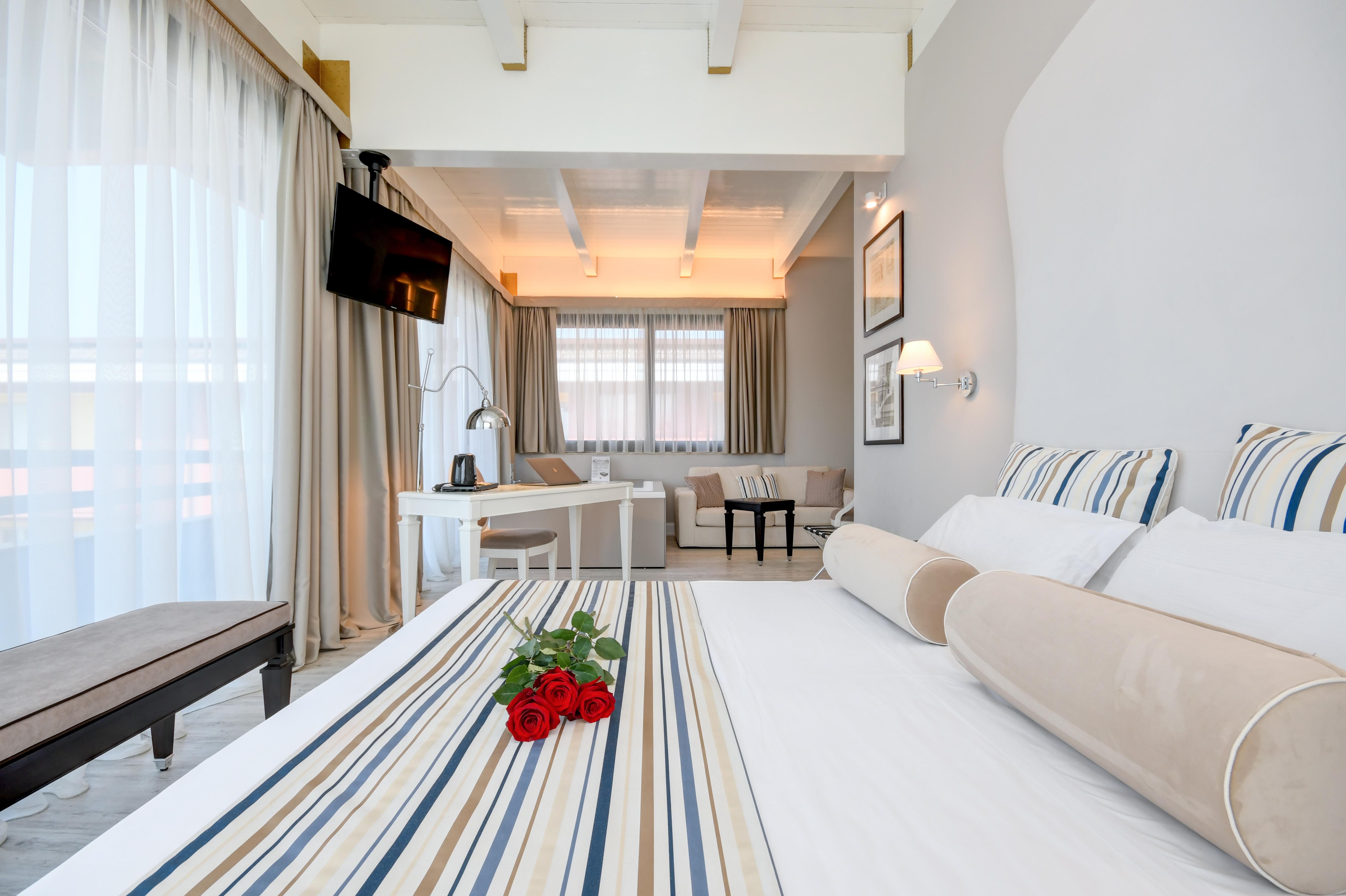 Hotel Oliveto Дезенцано-дель-Гарда Экстерьер фото
