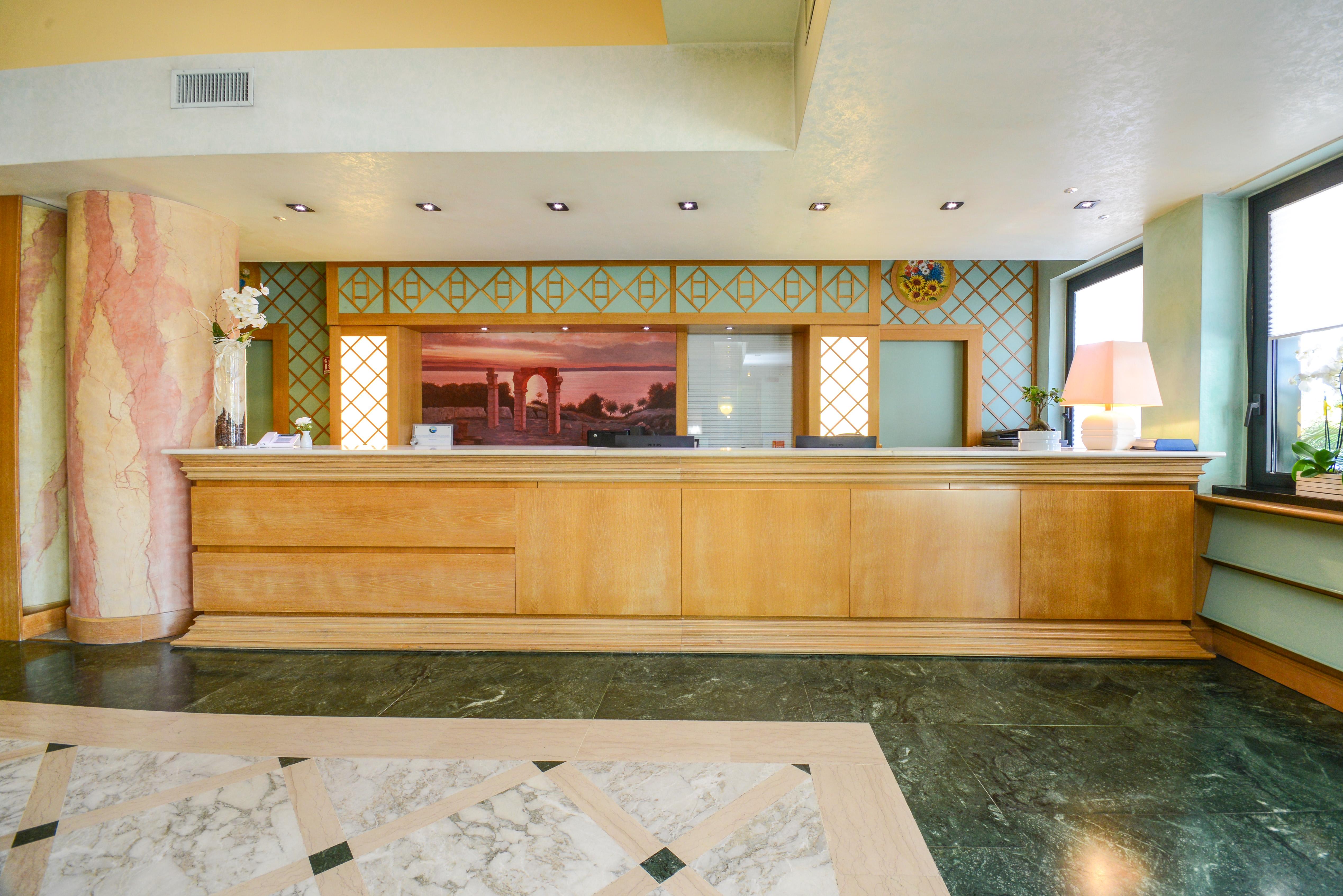 Hotel Oliveto Дезенцано-дель-Гарда Экстерьер фото