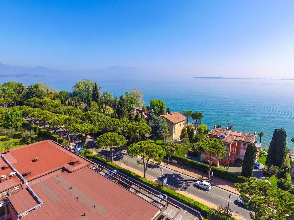 Hotel Oliveto Дезенцано-дель-Гарда Экстерьер фото