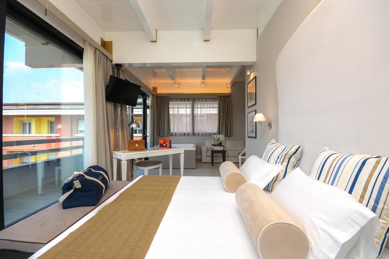 Hotel Oliveto Дезенцано-дель-Гарда Экстерьер фото