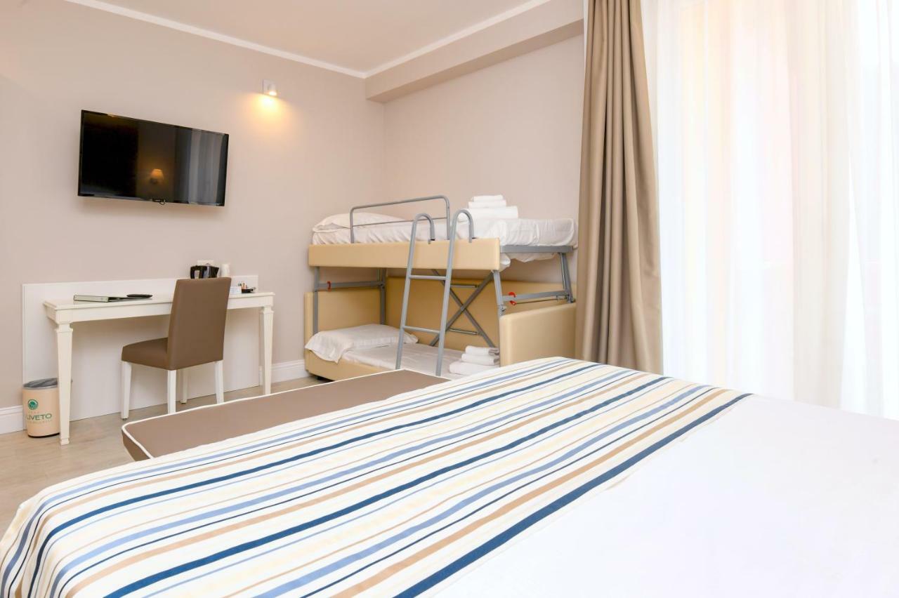 Hotel Oliveto Дезенцано-дель-Гарда Экстерьер фото